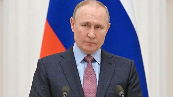 Does Putin's vision of Russia more closely resemble the Soviet Union or the Russian Empire?