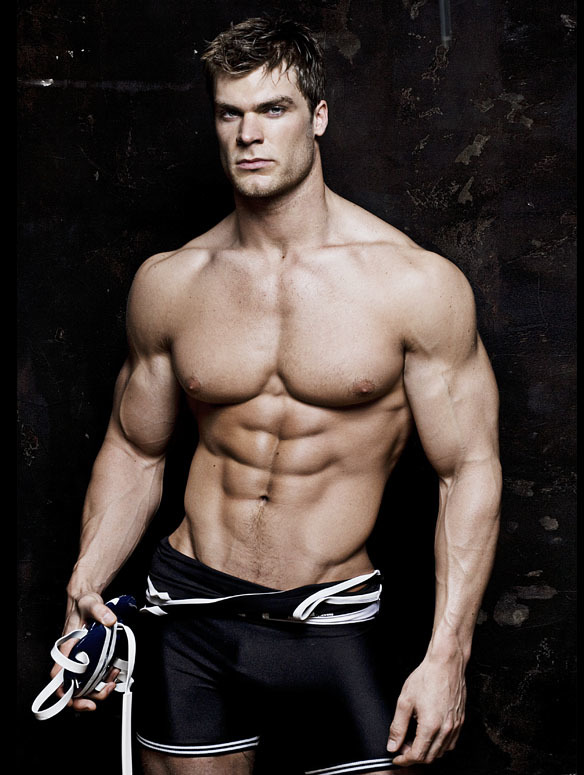 Girls, which man with muscle look better and sexier to you?