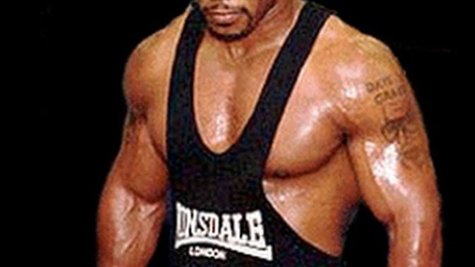 Girls, which man with muscle look better and sexier to you?