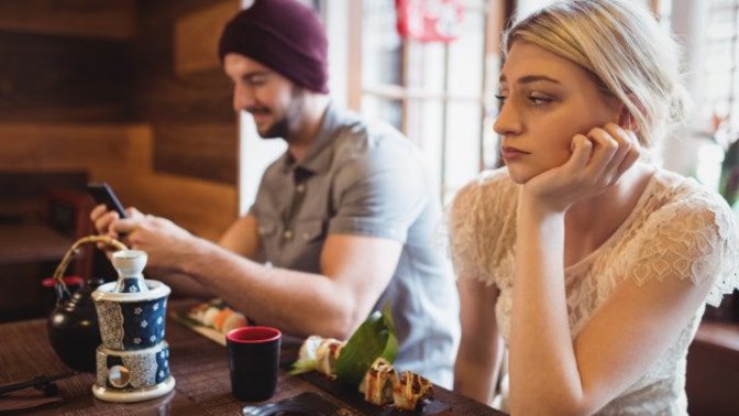 Would you date/be in a relationship a guy who constantly talked about other girls?