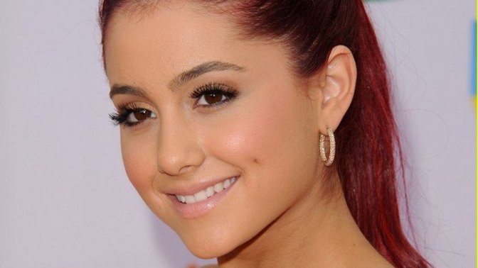 Was Ariana Grande prettier before or after plastic surgery?