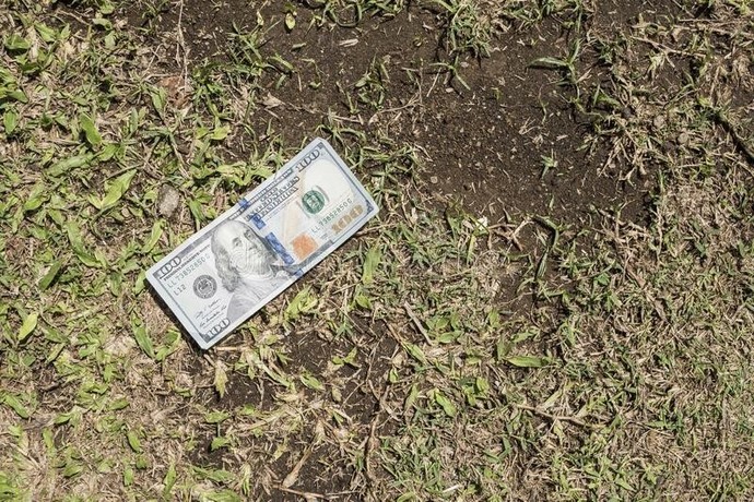 What would you do if you saw a person drop $100 right in front of you and they had no idea that they dropped it?