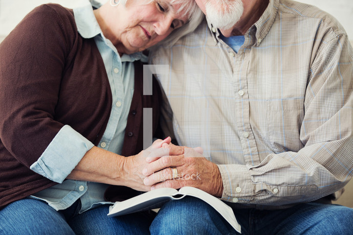 A "pew cuddle" couple?