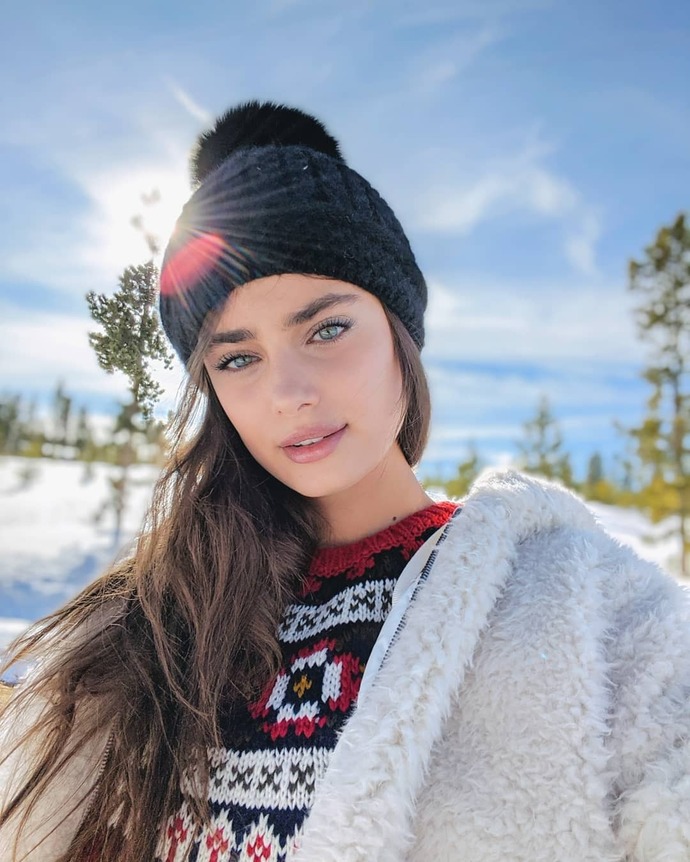 What flaws are noticed in Taylor Hills face? What other celebrity facial features do you think would work better on her face instead?