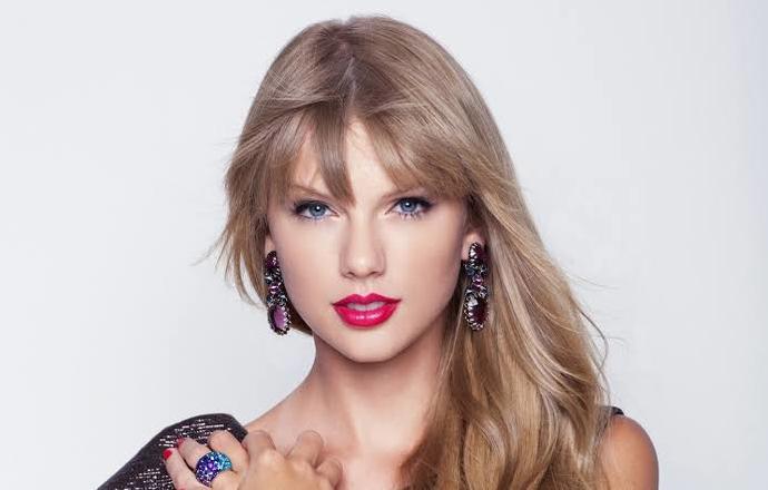 Whos More Attractive - Taylor Hill Or Taylor Swift?