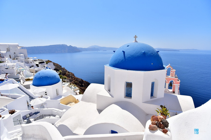 Is santorini damp?