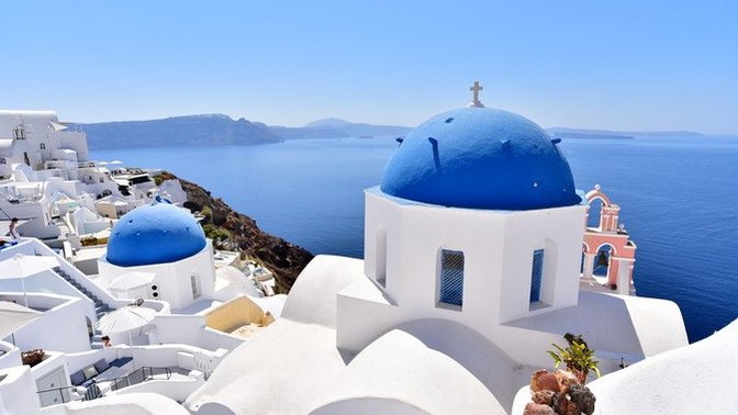 Is santorini damp?