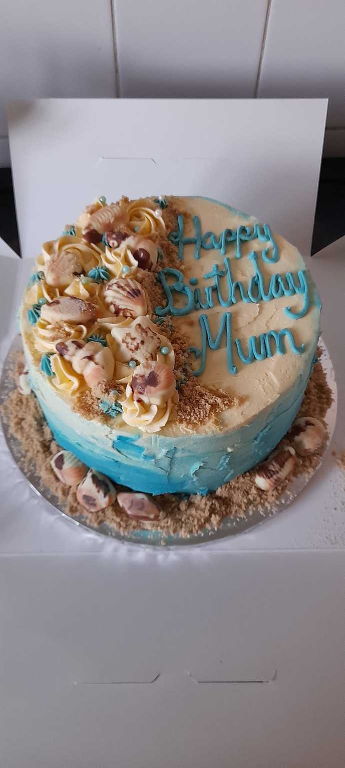 What do you think of the cake 🎂 I made? For my mum for her birthday today?