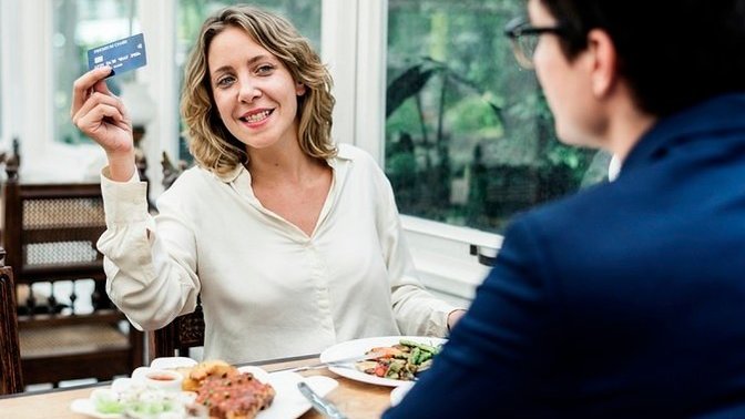 Should the girl always have to pay for herself on a date?