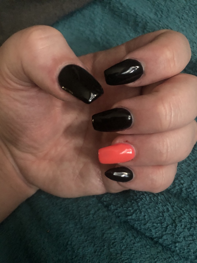 Are colored fingernails using polish more cute than a simple clear coat?