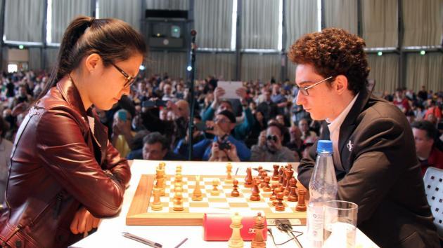 Do you professional male and female chess players play against each other?