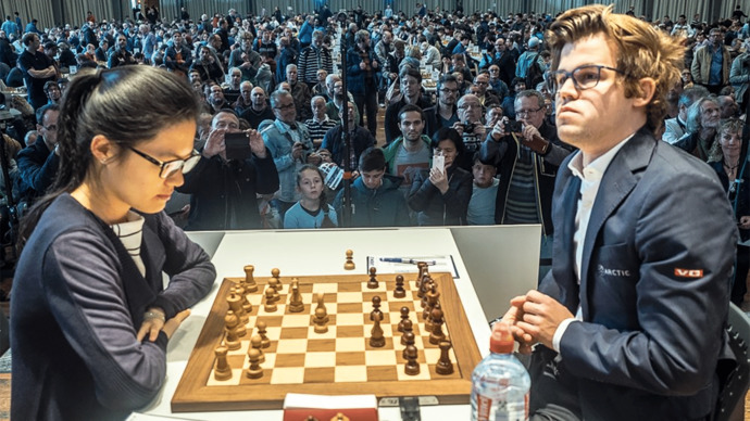 Do you professional male and female chess players play against each other?