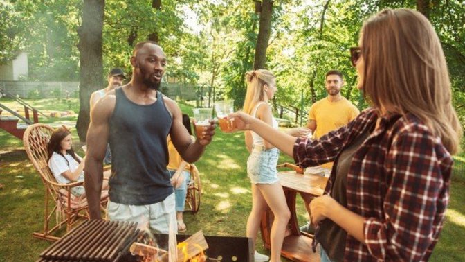What are things girls notice in a guy?