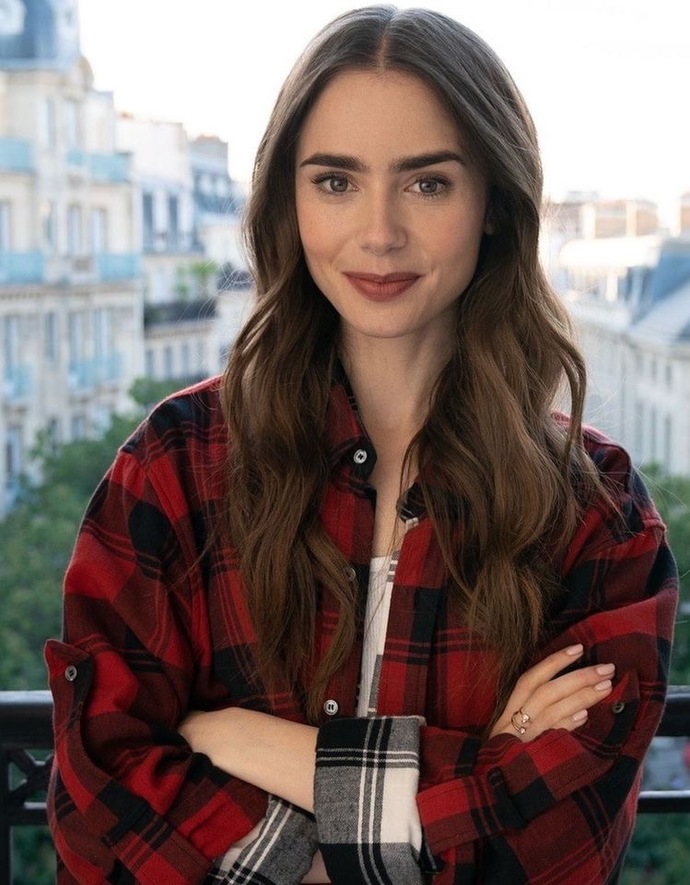 Do you think actress Lily Collins is pretty?