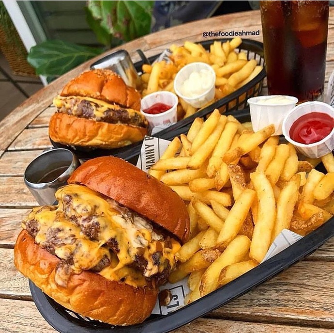 THIS LOOKS LIKE MY DREAM BURGER
