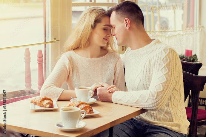 On a dinner/coffee date, is it better to face each other while sitting or sit next to each other?