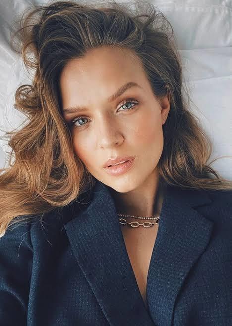 Who is more attractive - Taylor Hill or Josephine Skriver?
