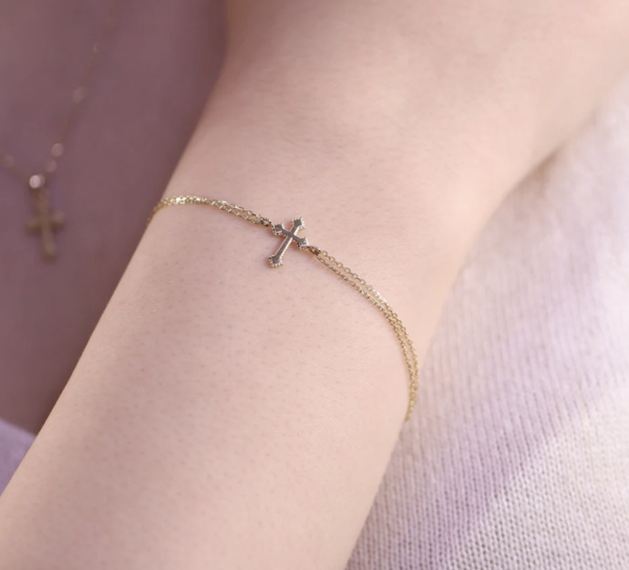 Which piece looks best for daily wear as a Christian motive jewerly?