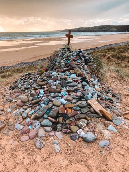 Should Dobbys grave be destroyed?