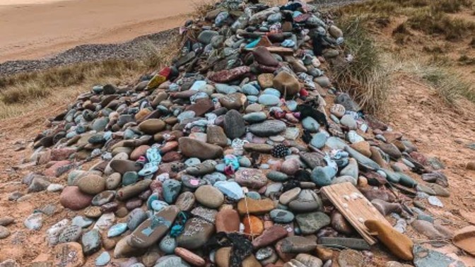 Should Dobby's grave be destroyed?