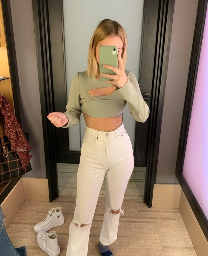 How many outfits do you usually try at stores?