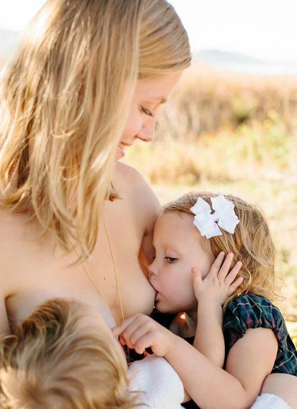 In front of whom can a mother breastfeed without cover?