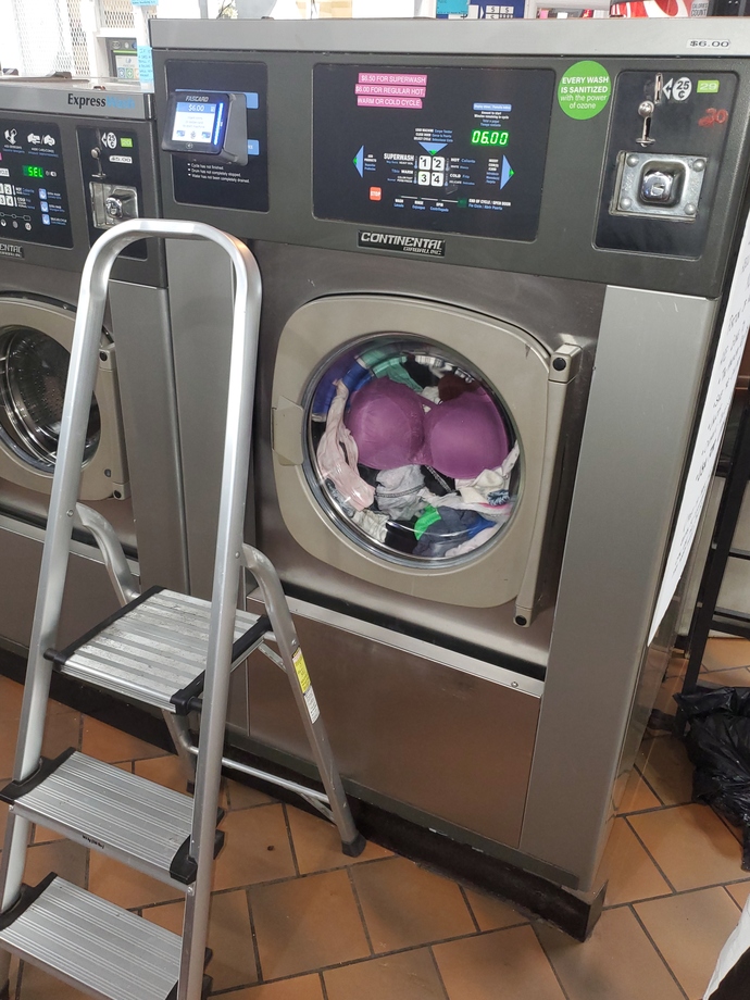 Anyone experienced or witnessed this problem at the laundromat? Dealing with Vertical challenges and unable to reach the soap dispenser ๐คฃ?