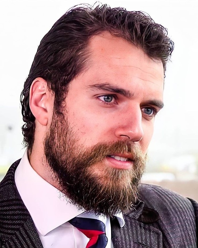 Guys, do you prefer to keep beard or be clean-shaven? Girls, do you prefer guys with a beard or clean shaven?