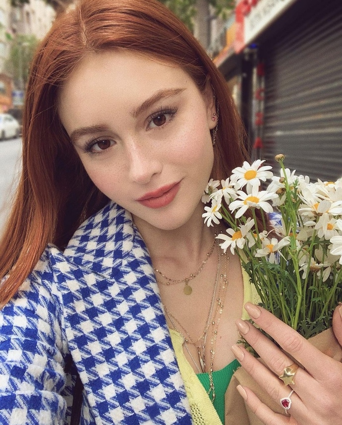 Which gorgeous girl is more beautiful?