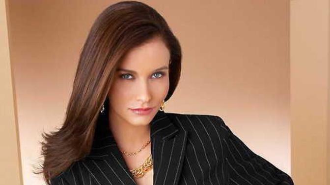 Which Woman You Find More Attractive?