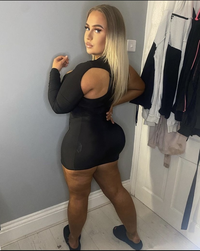What’s the specific name of the type of the dress she’s wearing?
