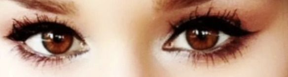 Which of these two people has prettier eyes color (the color alone)?