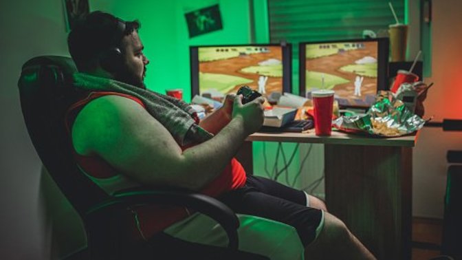 Is it a 'red flag' if a guy likes both video games and junk food?