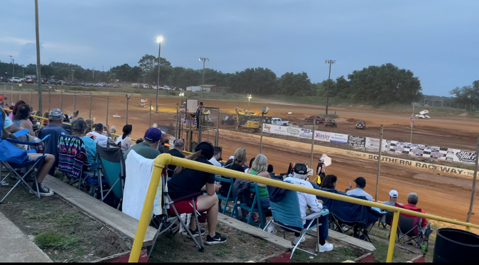 Who loves Dirt Track Racing?