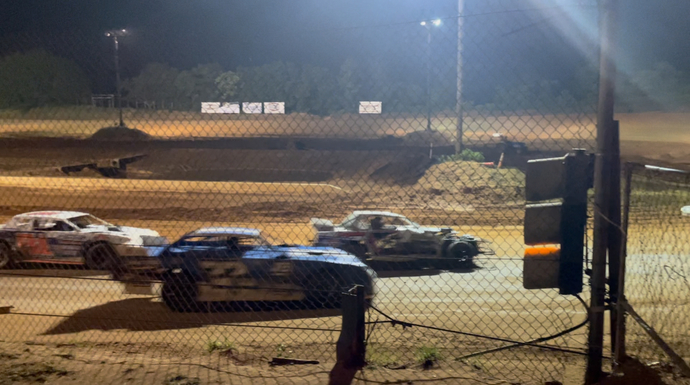 Who loves Dirt Track Racing?