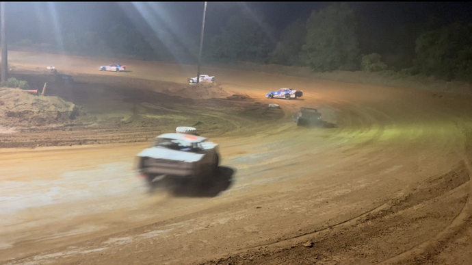 Who loves Dirt Track Racing?