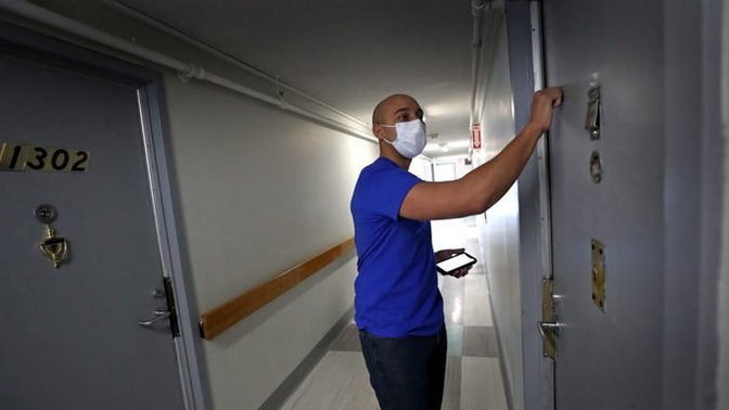 What would you do If The government Knocked On your door and Said they are there to Vaccinate you?