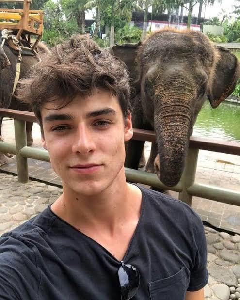 This guy is totally my type. He looks so cute! 