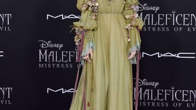 Do you think ELLE FANNING is attractive & how would you describe her beauty?