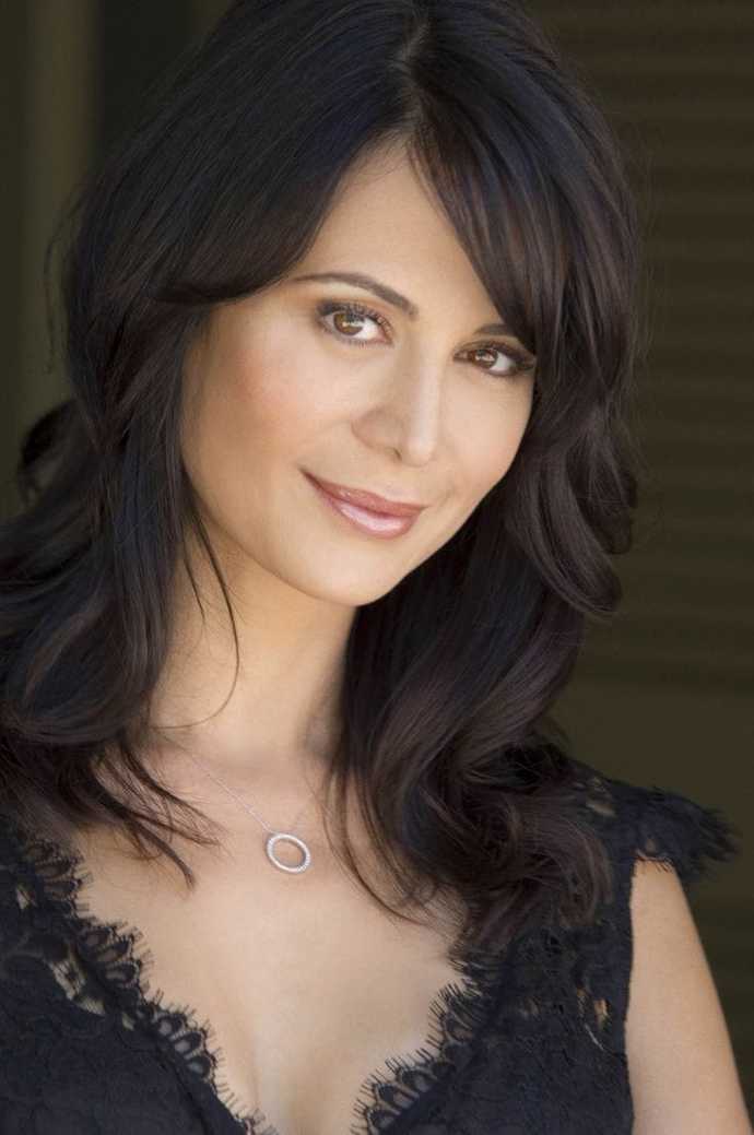 Who do you find to be a 10/10 from female celebrities?