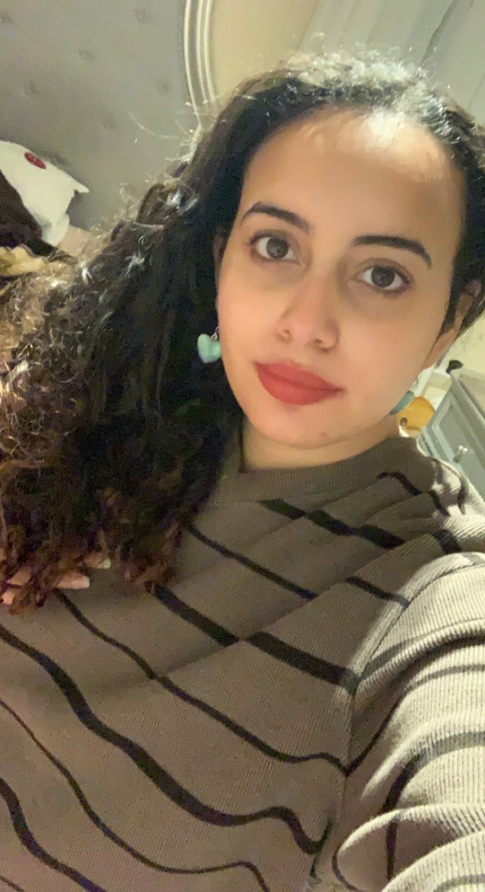 Isn’t this the cutest lipstick that you’ve ever seen or have you seen cuter? Also what lipstick shade/color is this?