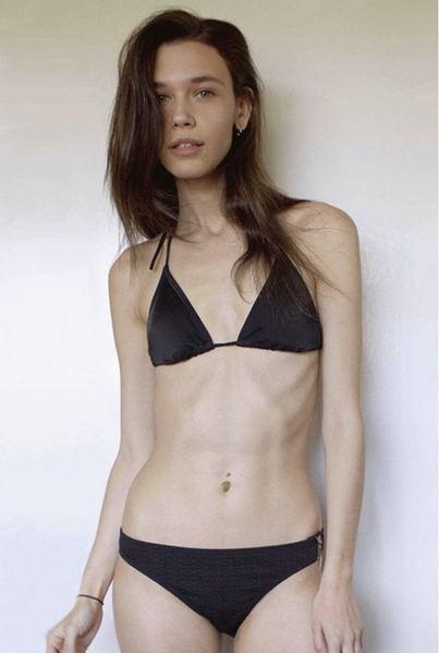 do you prefer a skinny girl or an hourglass girl?