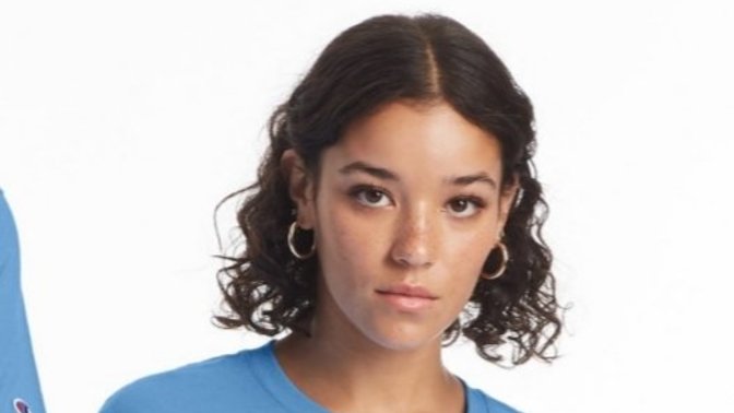 Do you prefer black girls or white girls based on these images?