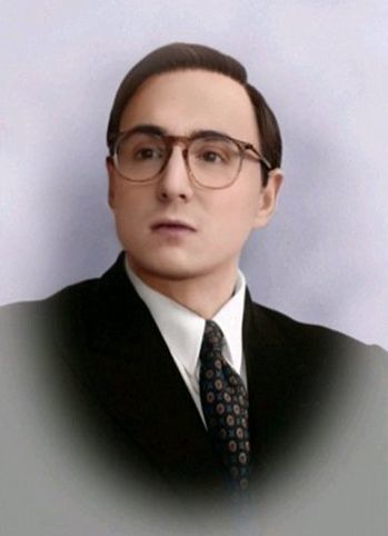 Smiling portrait, or stern portrait?