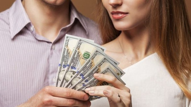 Do you think it's a man responsibility to give his girlfriend money to go out and have fun if she's broke?