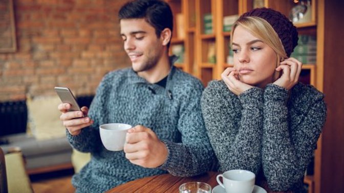 My boyfriend is bored of relationship but I'm not, what should I do?