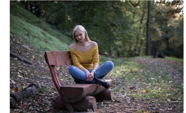 How can a girl feel pretty and confident while out in public alone?