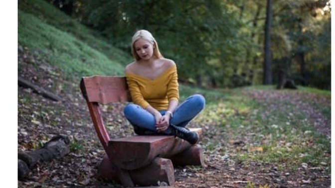 How can a girl feel pretty and confident while out in public alone?