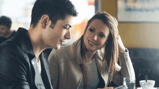 Does ignoring women and not giving them any attention actually make them more attracted to a guy?