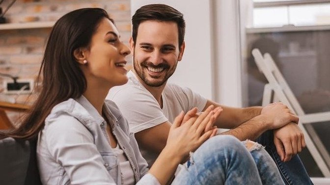 Guys, how do you act when you're just being friendly vs flirting?